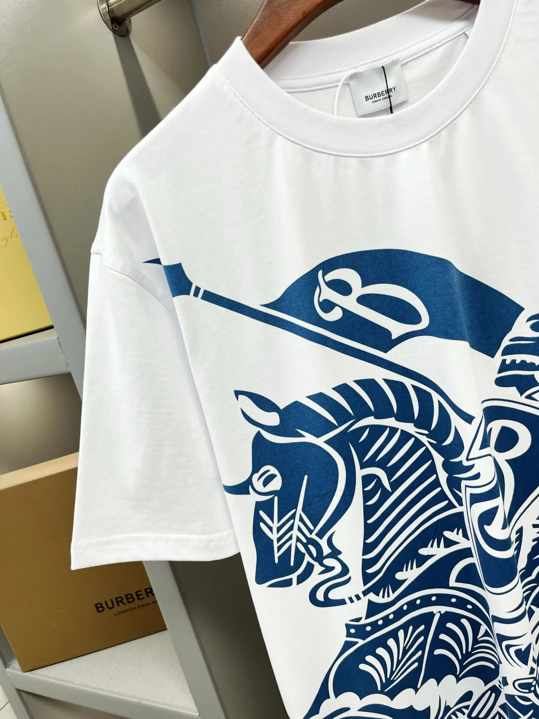 🅱️ 【BUR ， 】【In Stock 】 2025 Series， Burberry ， Same Style 。 BUR ， （EKD）， Blue ， ， ， ， ， ， ， ， ！！ ， 。 OV ， 。 ， ， ！！ bbr ， ，In Stock ， ！！ Sizes S、M、L、XL、XXL Size Size